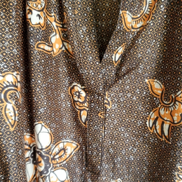 XiRENA NWT Silk Cotton 'Blair' Batik Floral Marigold Print Blouse Top  M - Picture 9 of 14